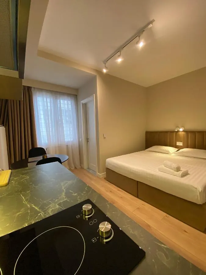 Living Studio Apartments Tirana 4*,